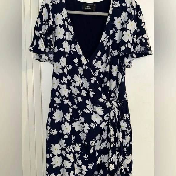 Vici Wrap dress floral, Wrap dress - Picture 1 of 4